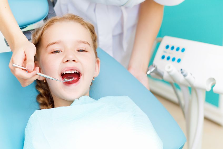 Cuándo llevar a tu hijo por primera vez al dentista