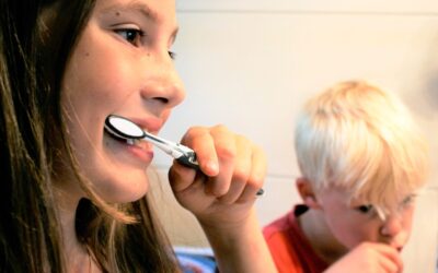 ¿Cómo hacer que los niños se cepillen los dientes?