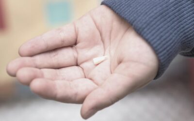 Por qué se produce la caída de dientes en adultos